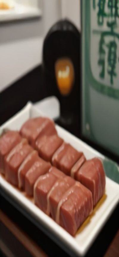 游戏平台 商店界面，展示游戏兑换码输入与皮肤预览，简洁明了适合快速操作